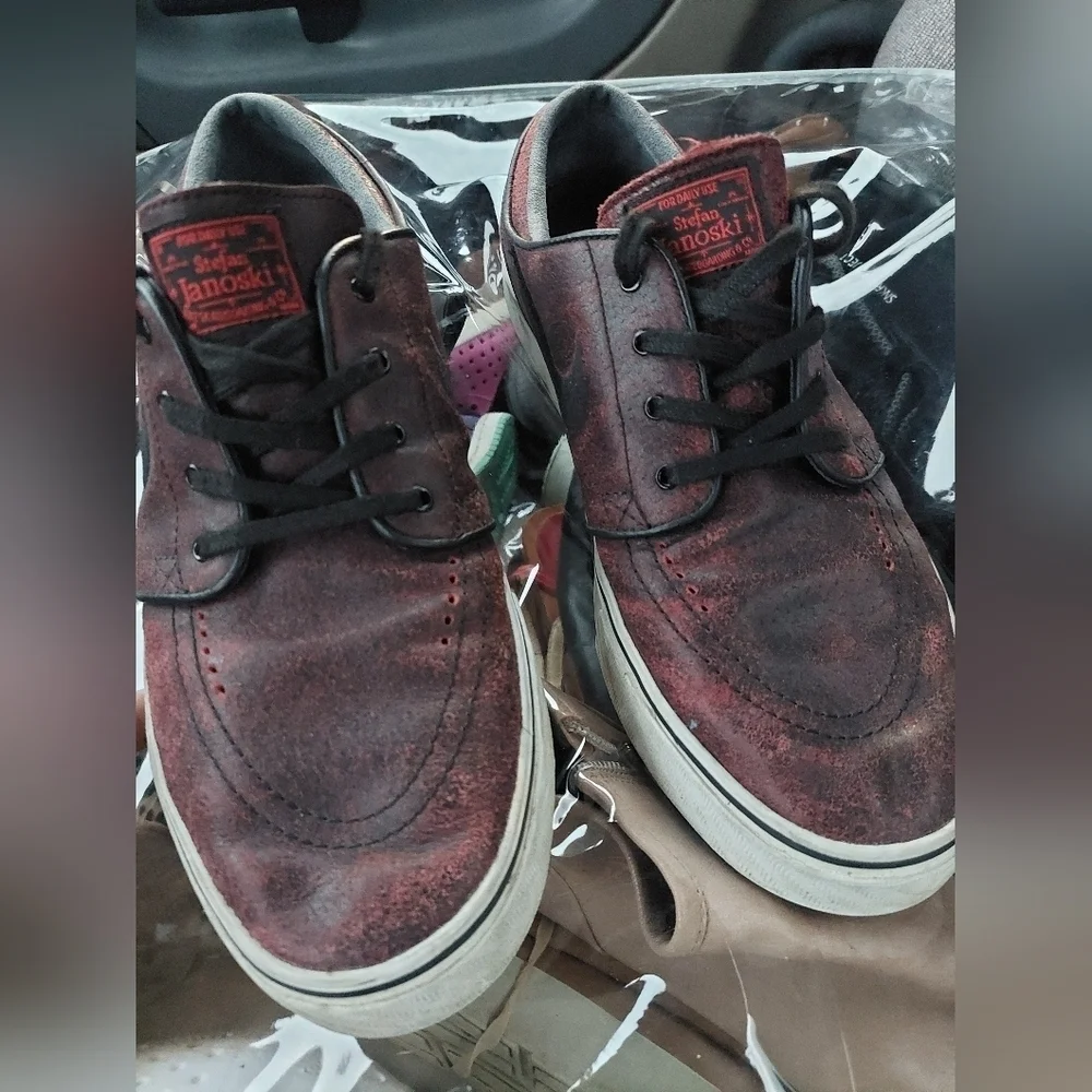 Nike Stefan Janoski Men's Red/Black Sneakers Sz 10.5 Swoosh. (D)